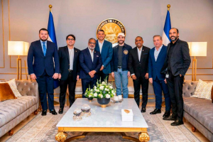 Presidente Nayib Bukele se reúne con autoridades aeronáuticas de la República Dominicana