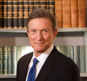 3. DR. ROBERTO ÁLVAREZ GIL