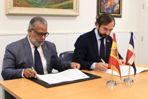 JAC firma acuerdo con universidad de España para fomentar capacitación en aviación civil